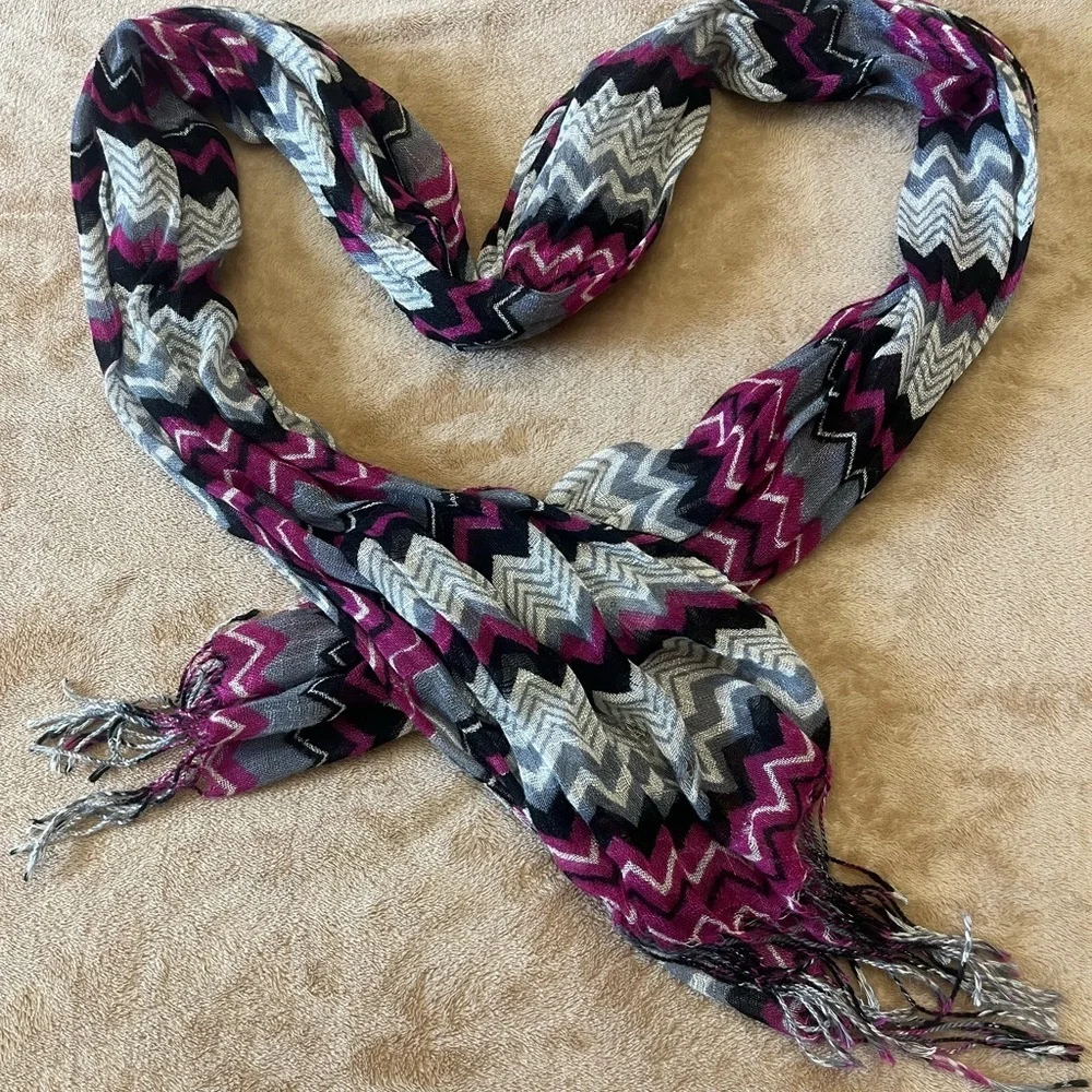 MaxAzria Zigzag Chevron Fringe Scarf in Magenta, Black & Gray